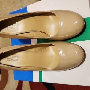 9&CO Patent Leather Pumps